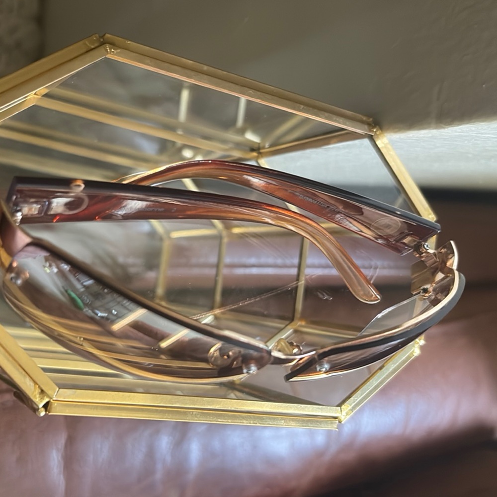 Liz Claiborne Gold Sunglasses - Picture 8 of 14